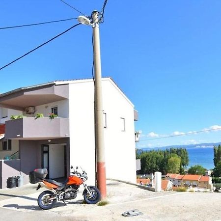 Apartment Rene Omis Ngoại thất bức ảnh