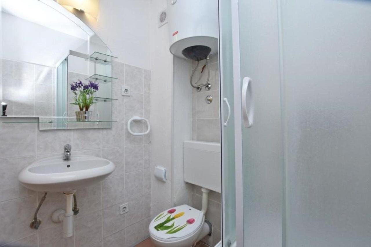 Apartment Rene Omis Ngoại thất bức ảnh