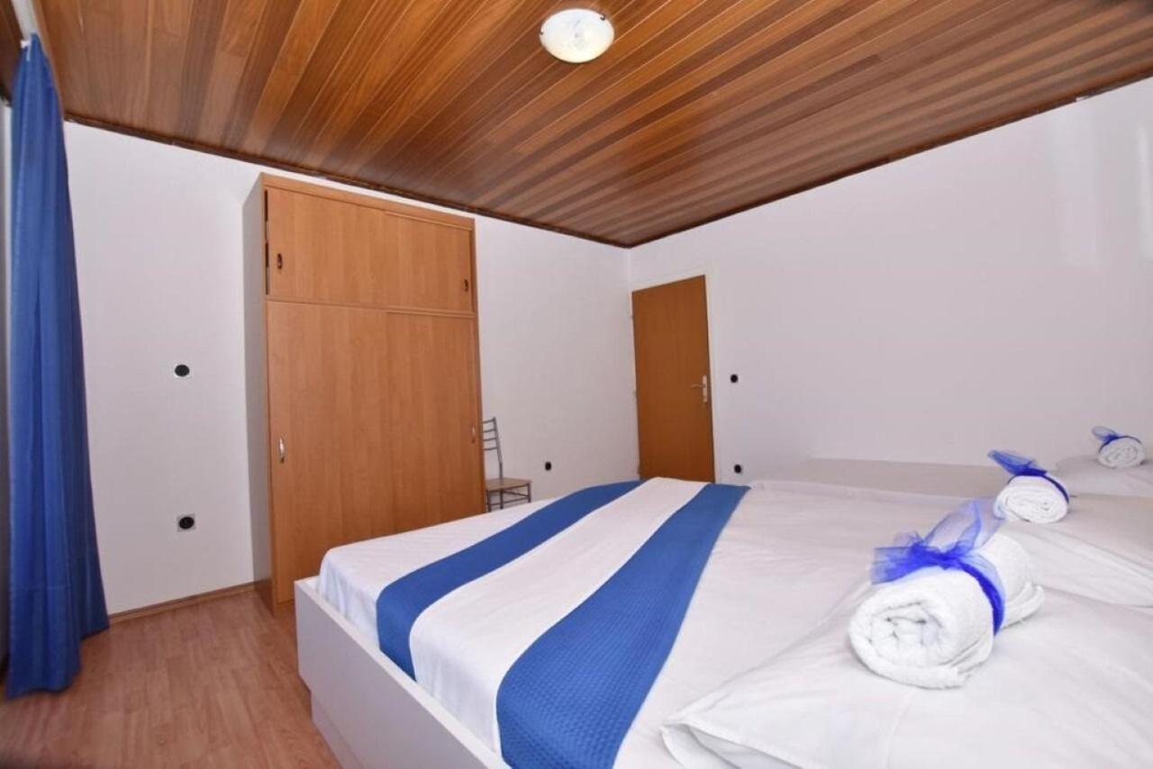 Apartment Rene Omis Ngoại thất bức ảnh