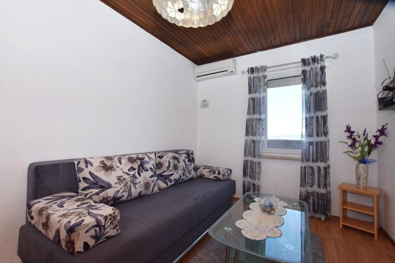 Apartment Rene Omis Ngoại thất bức ảnh