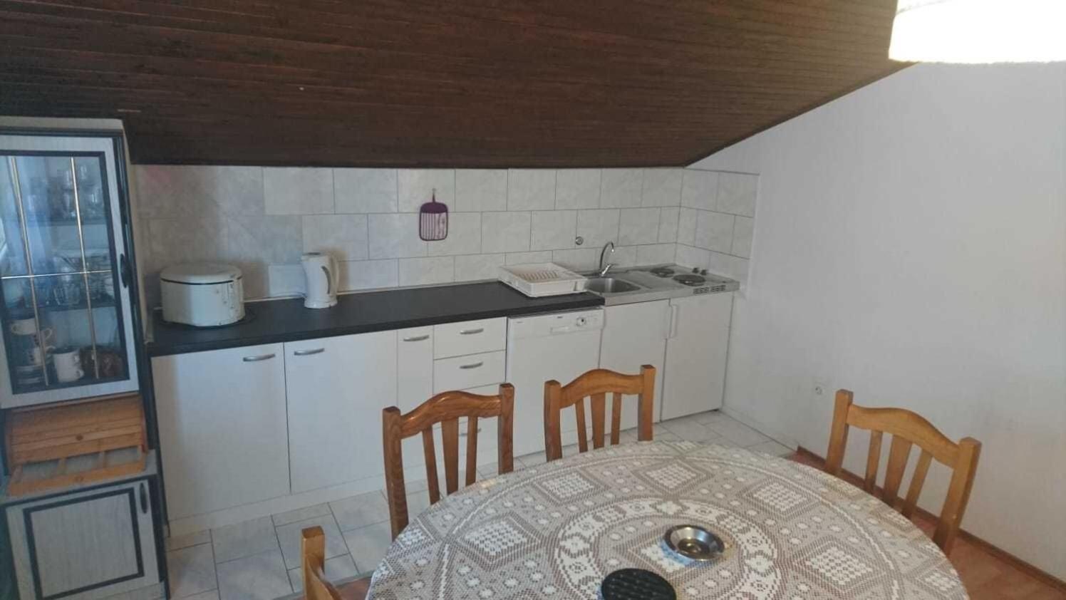 Apartment Rene Omis Ngoại thất bức ảnh