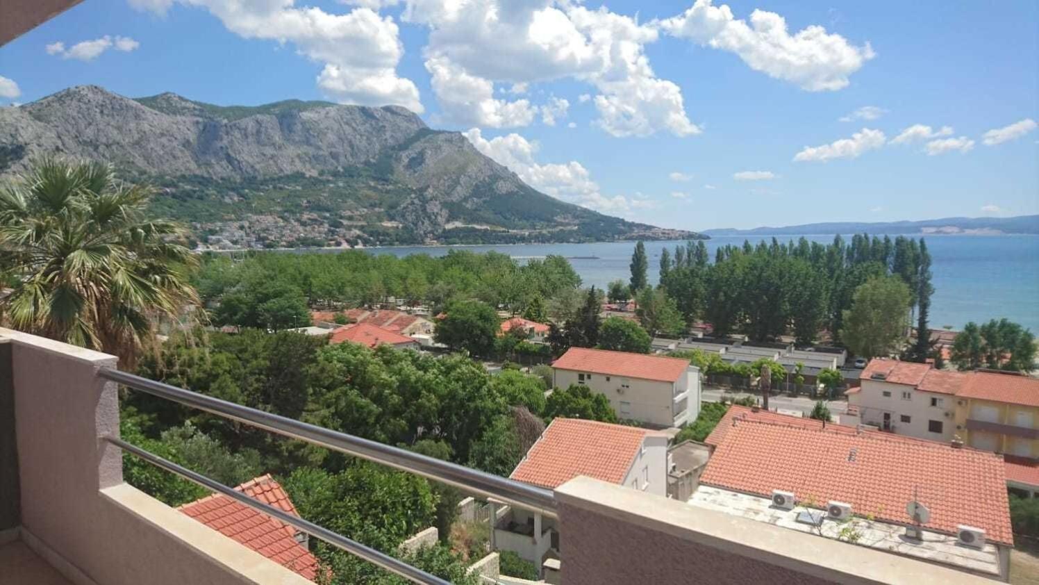 Apartment Rene Omis Ngoại thất bức ảnh