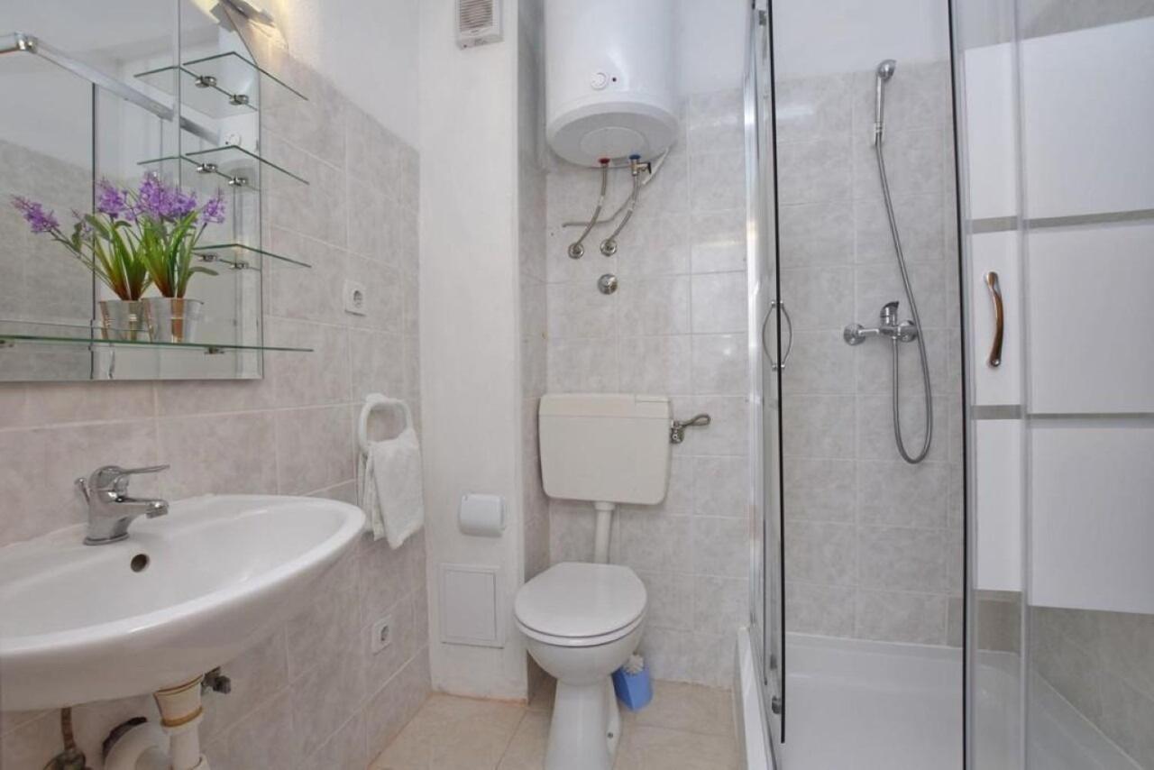 Apartment Rene Omis Ngoại thất bức ảnh
