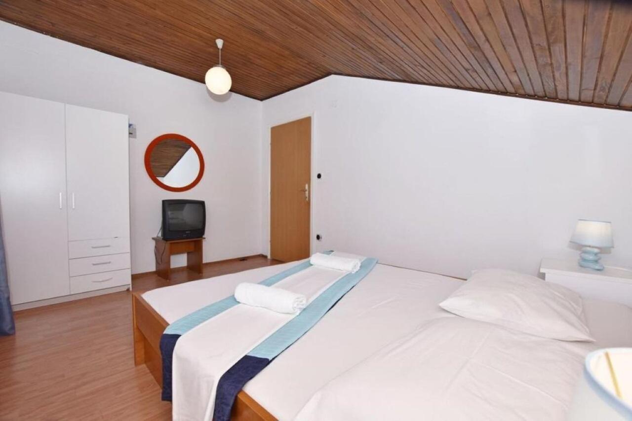 Apartment Rene Omis Ngoại thất bức ảnh