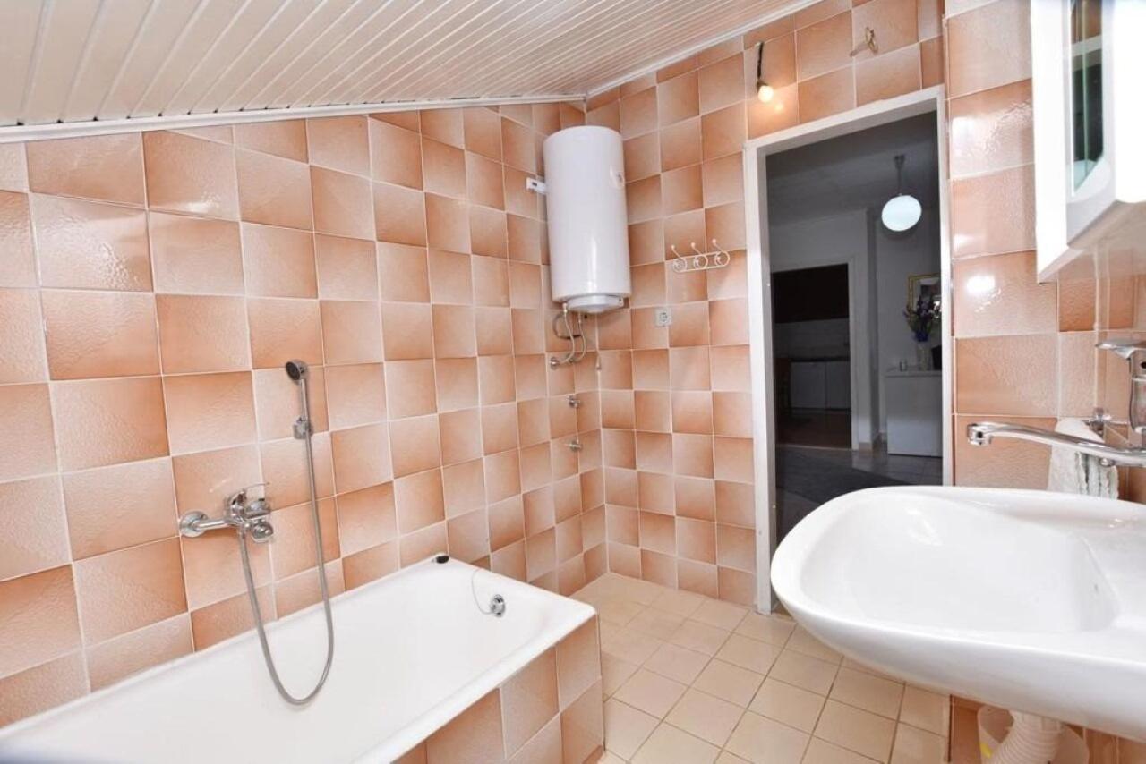 Apartment Rene Omis Ngoại thất bức ảnh